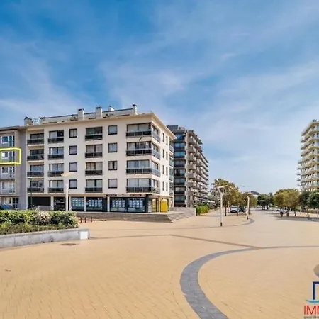 303 Place Leopold 1er A A 100m De La