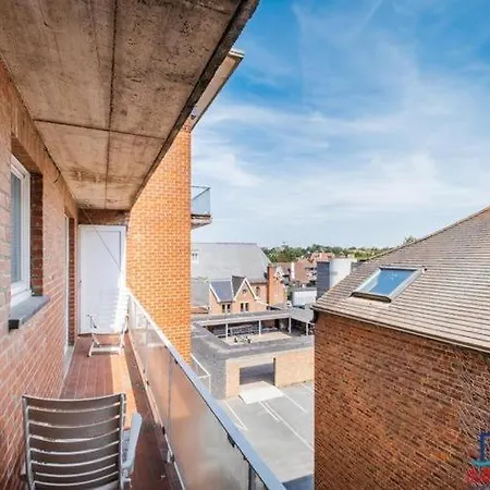 303 Place Leopold 1er A A 100m De La * De Panne