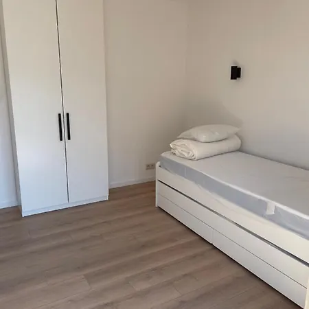 303 Place Leopold 1er A A 100m De La