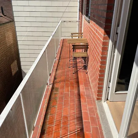 303 Place Leopold 1er A A 100m De La *