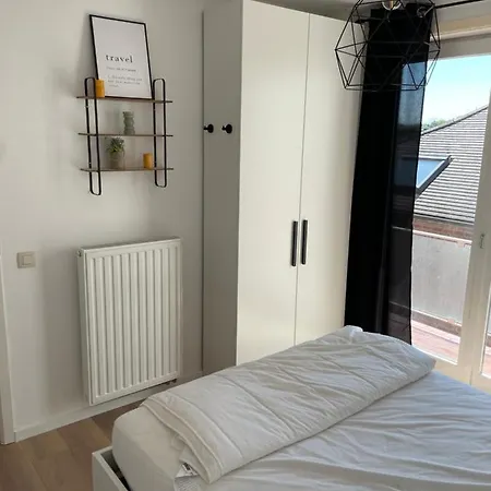 303 Place Leopold 1er A A 100m De La