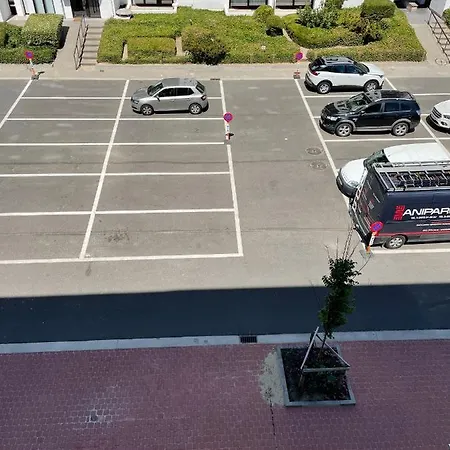 303 Place Leopold 1er A A 100m De La * De Panne