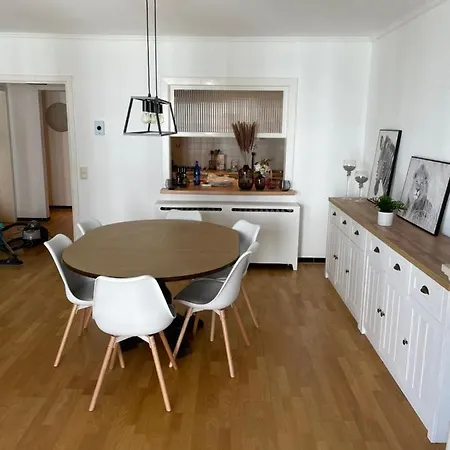 303 Place Leopold 1er A A 100m De La *