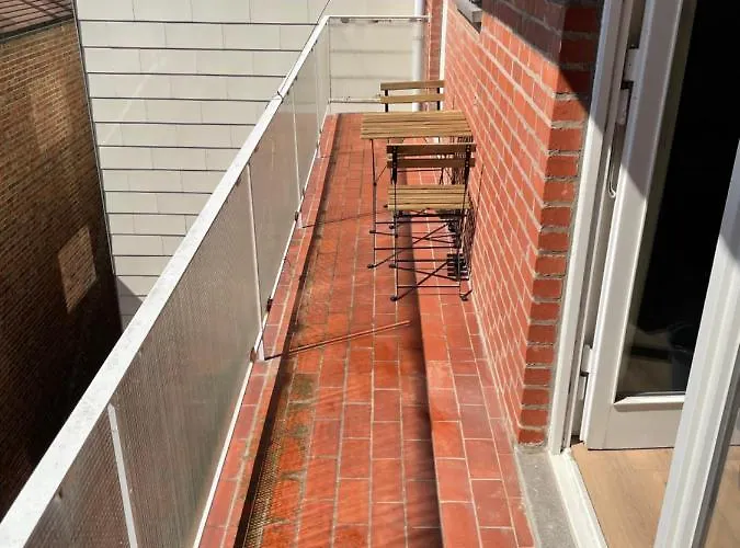 303 Place Leopold 1er A A 100m De La *